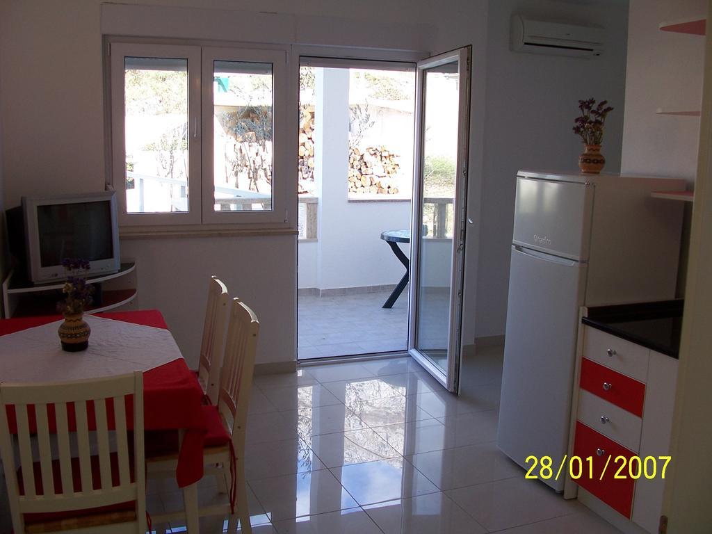 Apartments Perdijic Nemira Omiš Habitación foto