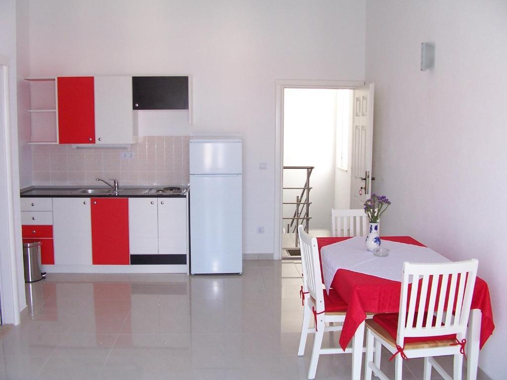 Apartments Perdijic Nemira Omiš Habitación foto